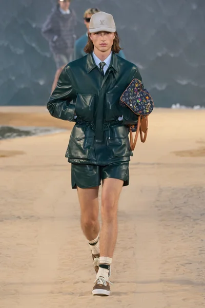 Look 25
